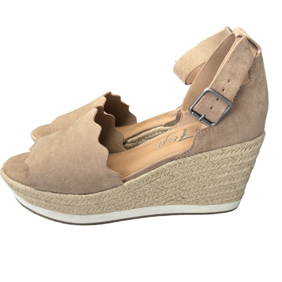 Vintage 7 Eight Wedge Espadrille Sandals Sz 8 Tan Faux Suede Ankle Strap Cushion - Picture 2 of 10